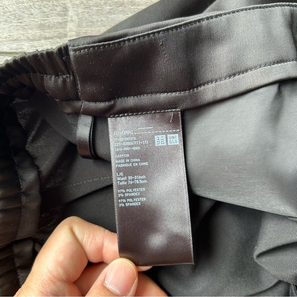 Uniqlo Satin Relaxed Straight Pants in Black - Picture 8 of 13